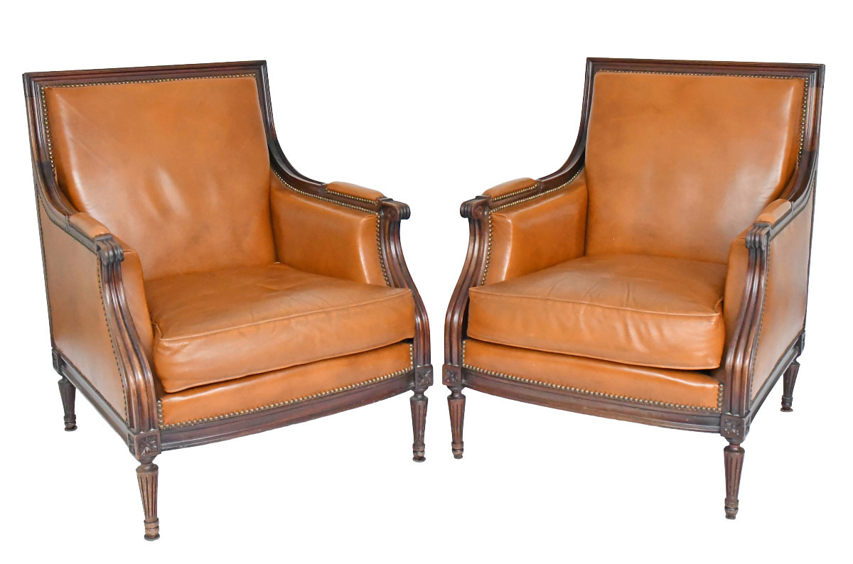 Paire de larges bergères de style Louis XVI 