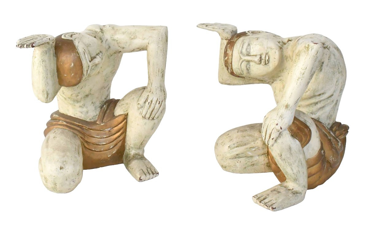 Table basse deux personnages tenant un plateau en verre-photo-1