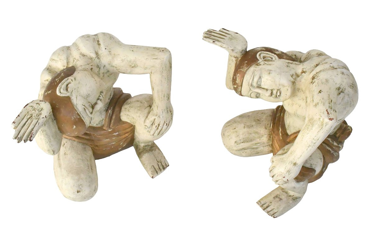 Table basse deux personnages tenant un plateau en verre-photo-2