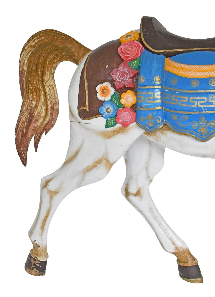 Grand Cheval de manège en bois sculpté peint blanc et polychrome dans le goût de Friedrich Heyn-photo-1