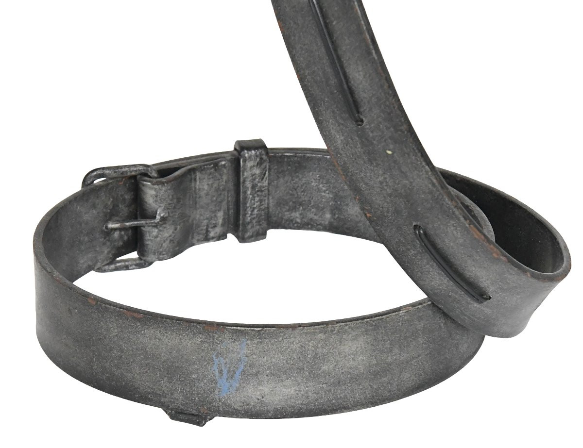 Lampe de table en fer forgé en forme de ceinture -photo-1