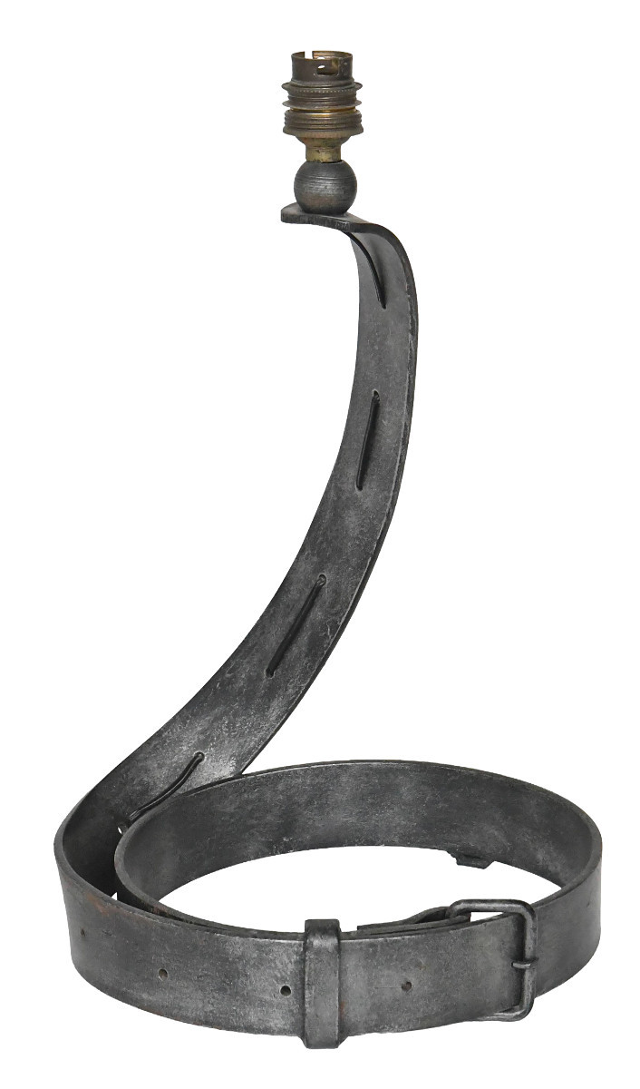 Lampe de table en fer forgé en forme de ceinture 