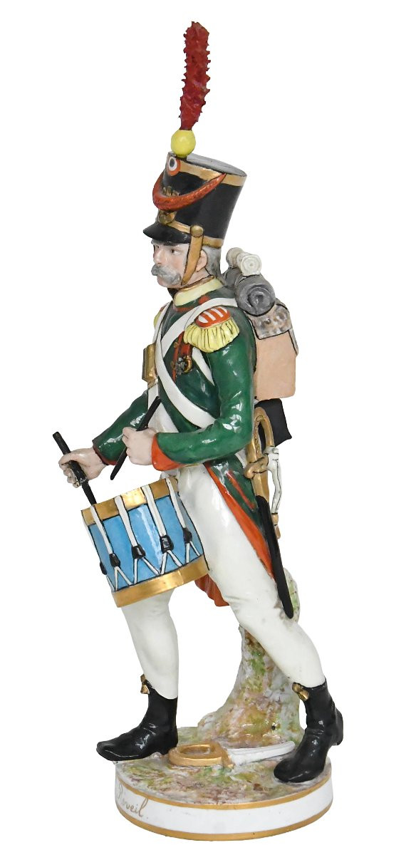 Statuette en porcelaine figurant un soldat au tambour de l'armée napoléonienne-photo-3