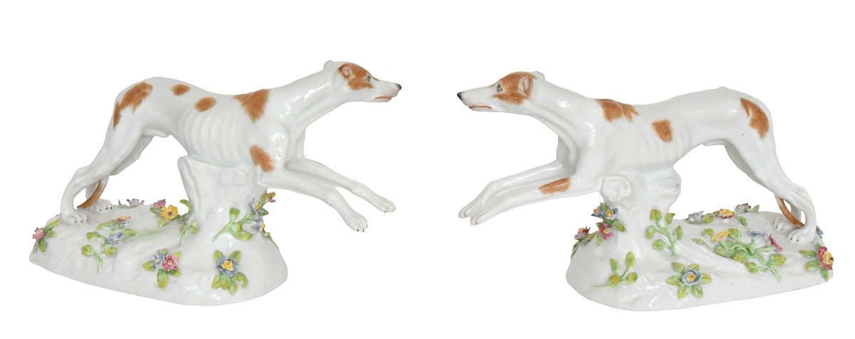 Paire de statuettes en porcelaine de Samson représentant deux lévrier anglais courant -photo-4