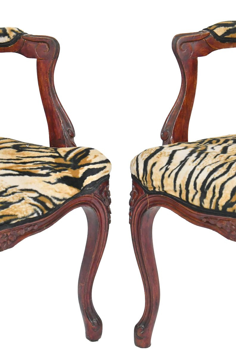 Paire de fauteuils cabriolet de style Louis XV garni de velours tigré -photo-2
