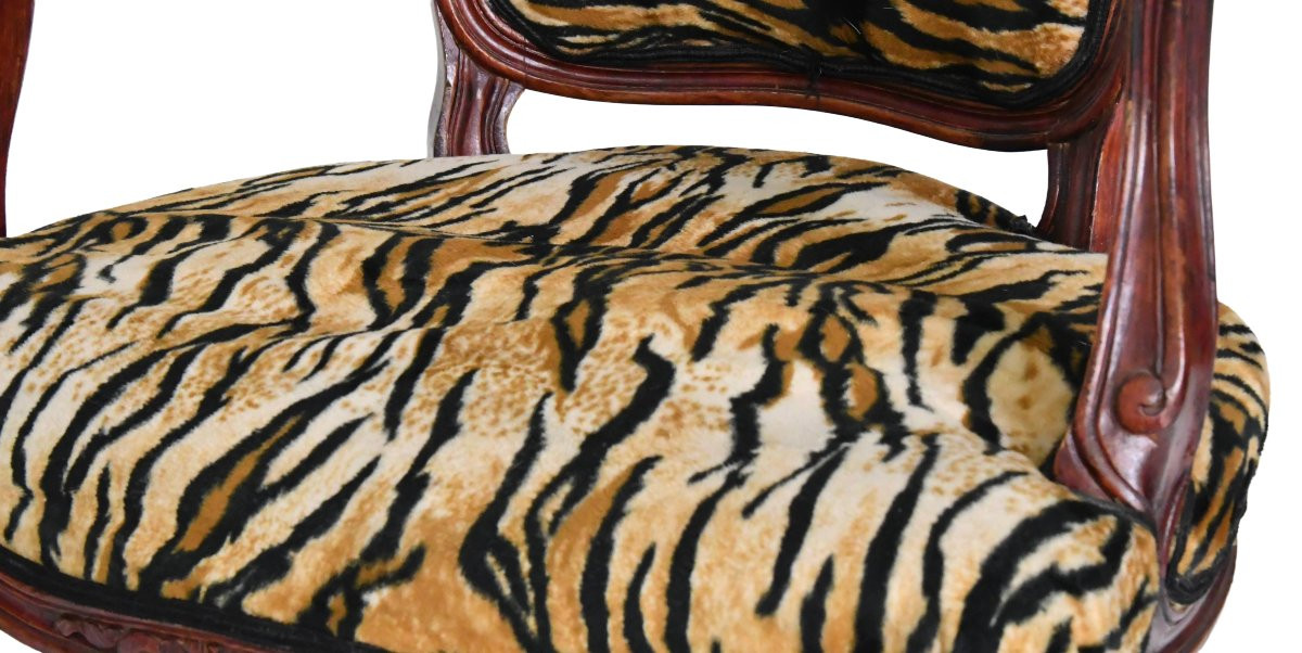 Paire de fauteuils cabriolet de style Louis XV garni de velours tigré -photo-2