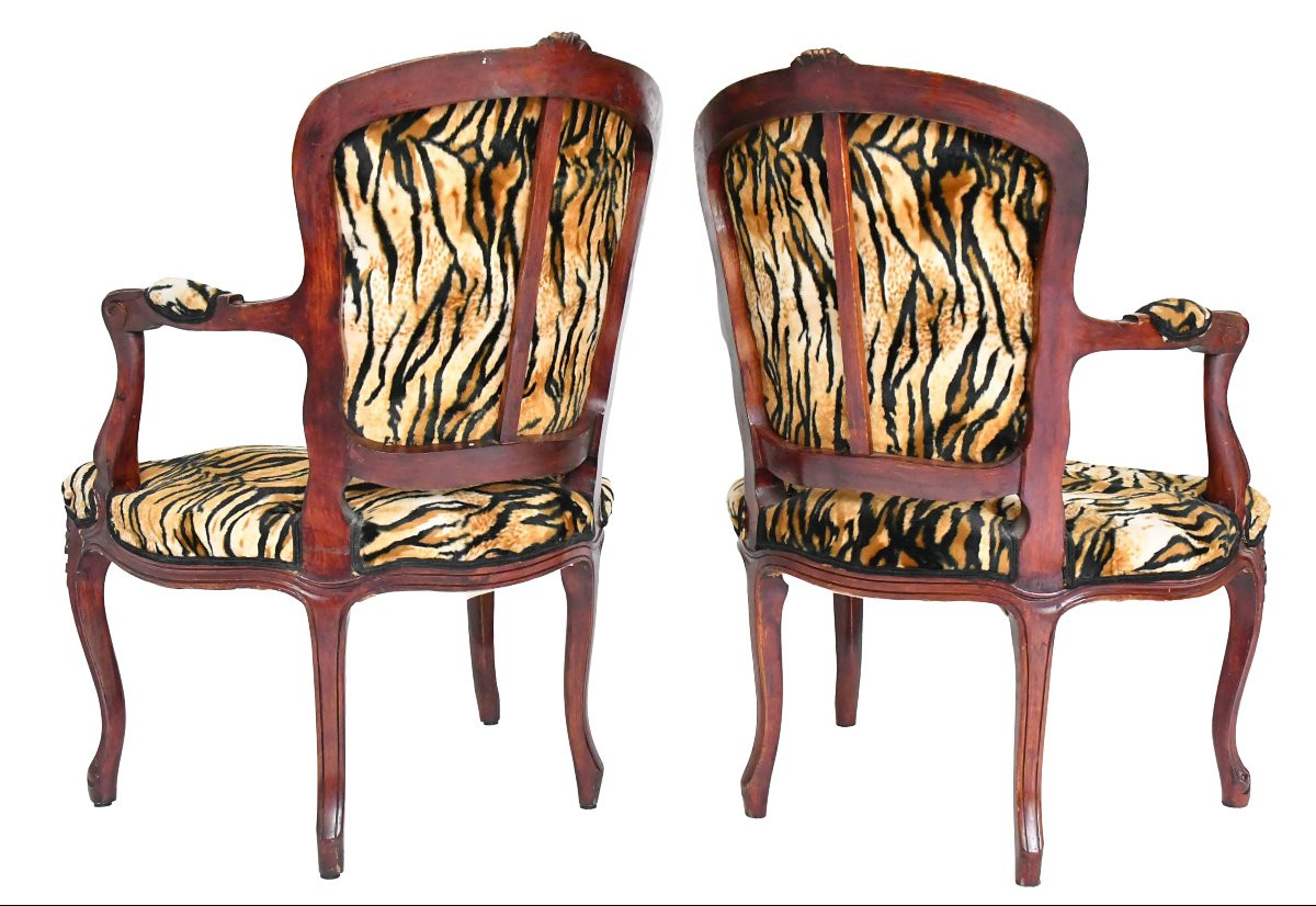 Paire de fauteuils cabriolet de style Louis XV garni de velours tigré -photo-3