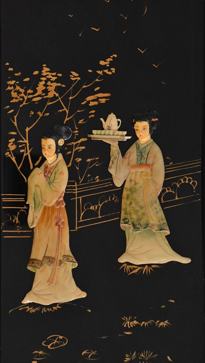  Pair Of Lacquered Wood Panels Decorated With Hard Stone Inlays Of Geishas-photo-2