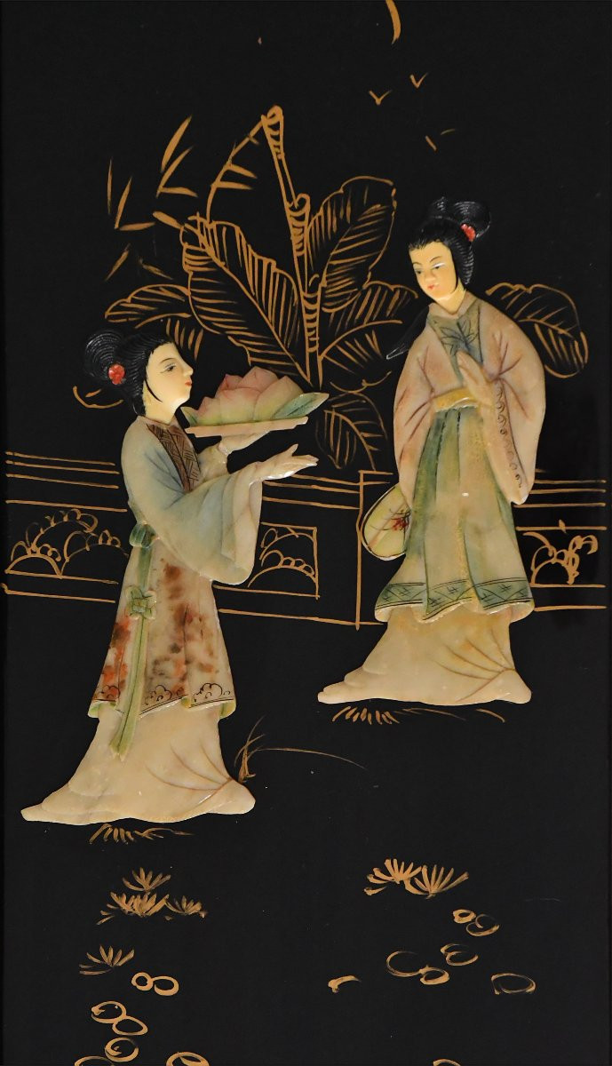  Pair Of Lacquered Wood Panels Decorated With Hard Stone Inlays Of Geishas-photo-3