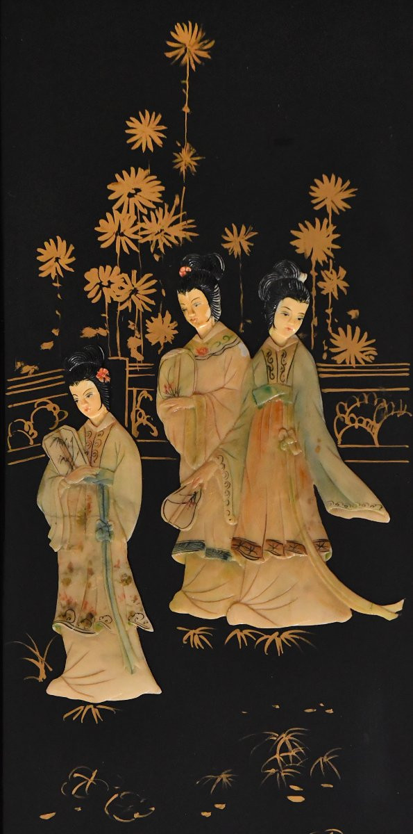 Pair Of Lacquered Wood Panels Decorated With Hard Stone Inlays Of Geishas-photo-3