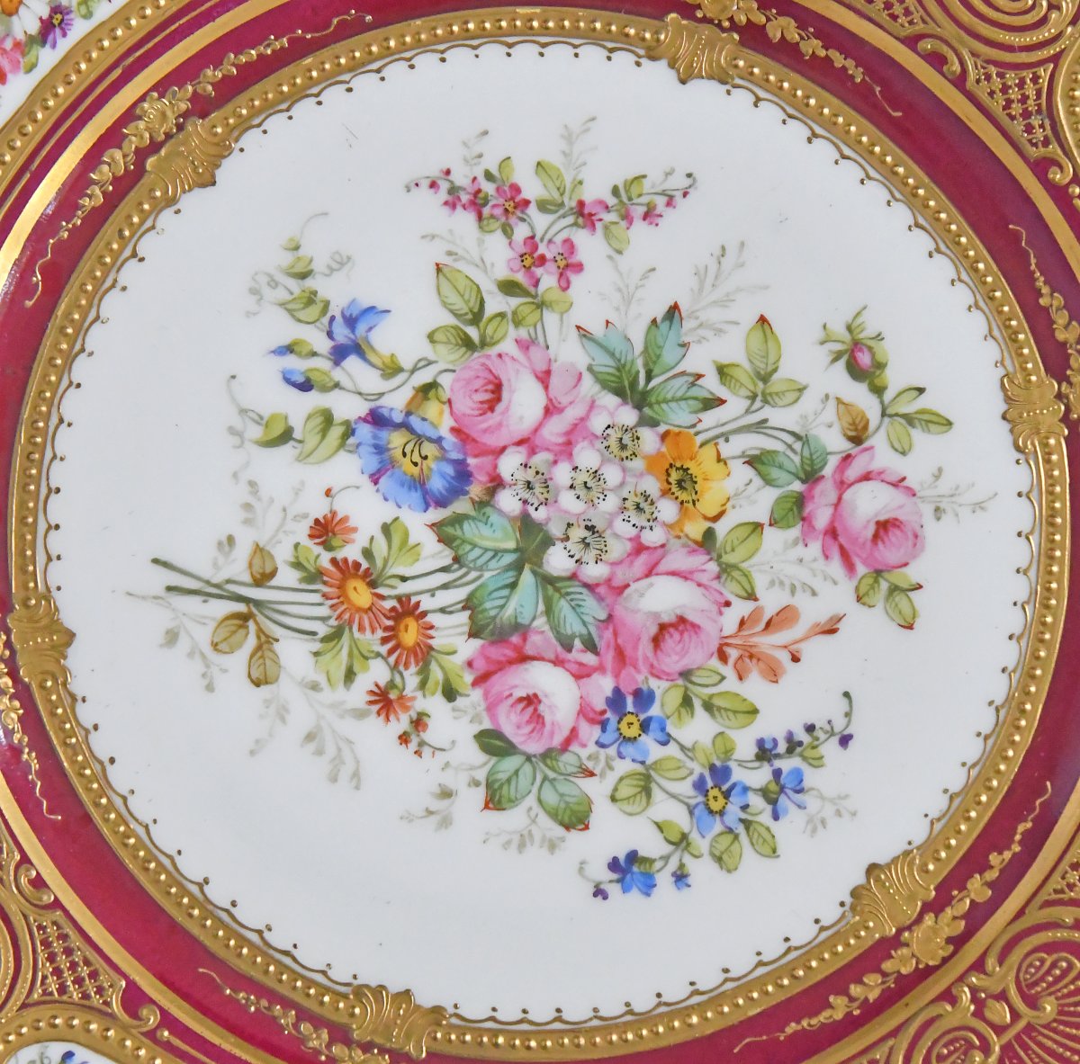 Assiette en porcelaine à décor polychrome des fleurs-photo-2