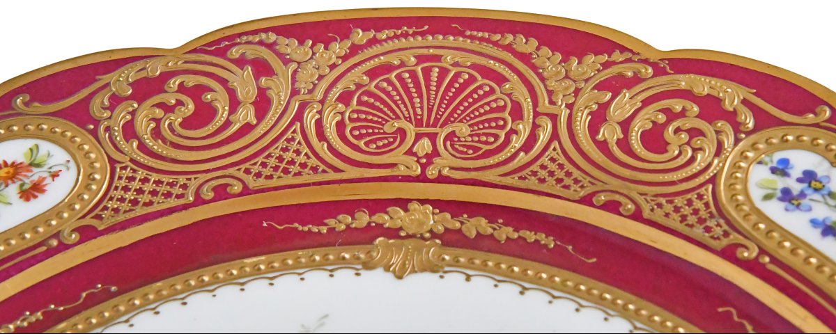 Assiette en porcelaine à décor polychrome des fleurs-photo-1