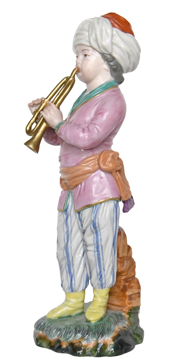 Statuette en porcelaine de Höchst Passau, jouer de la trompette de la série L'orchestre turc-photo-1