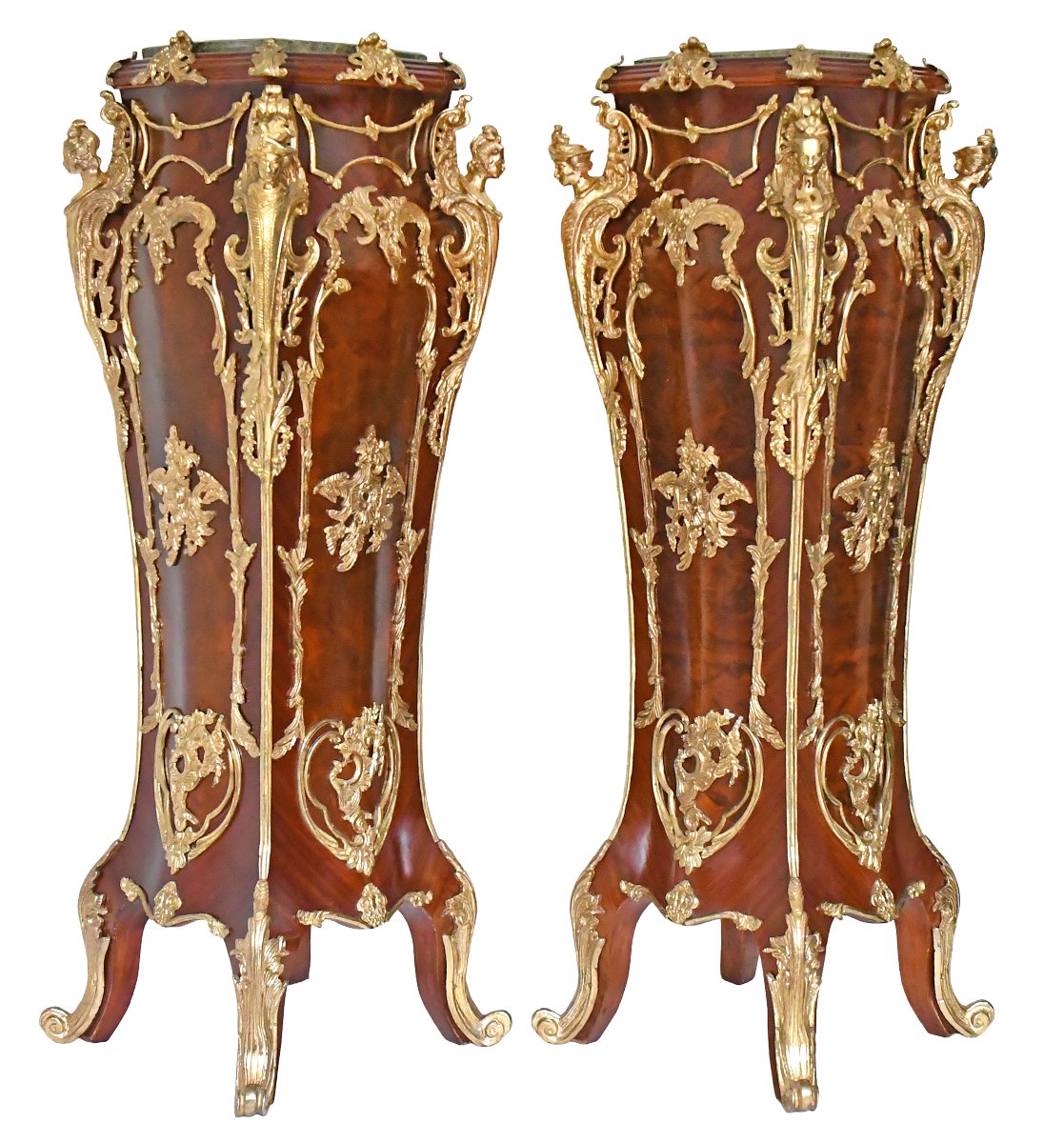 Paire d'importants piédestal de style Louis XV 