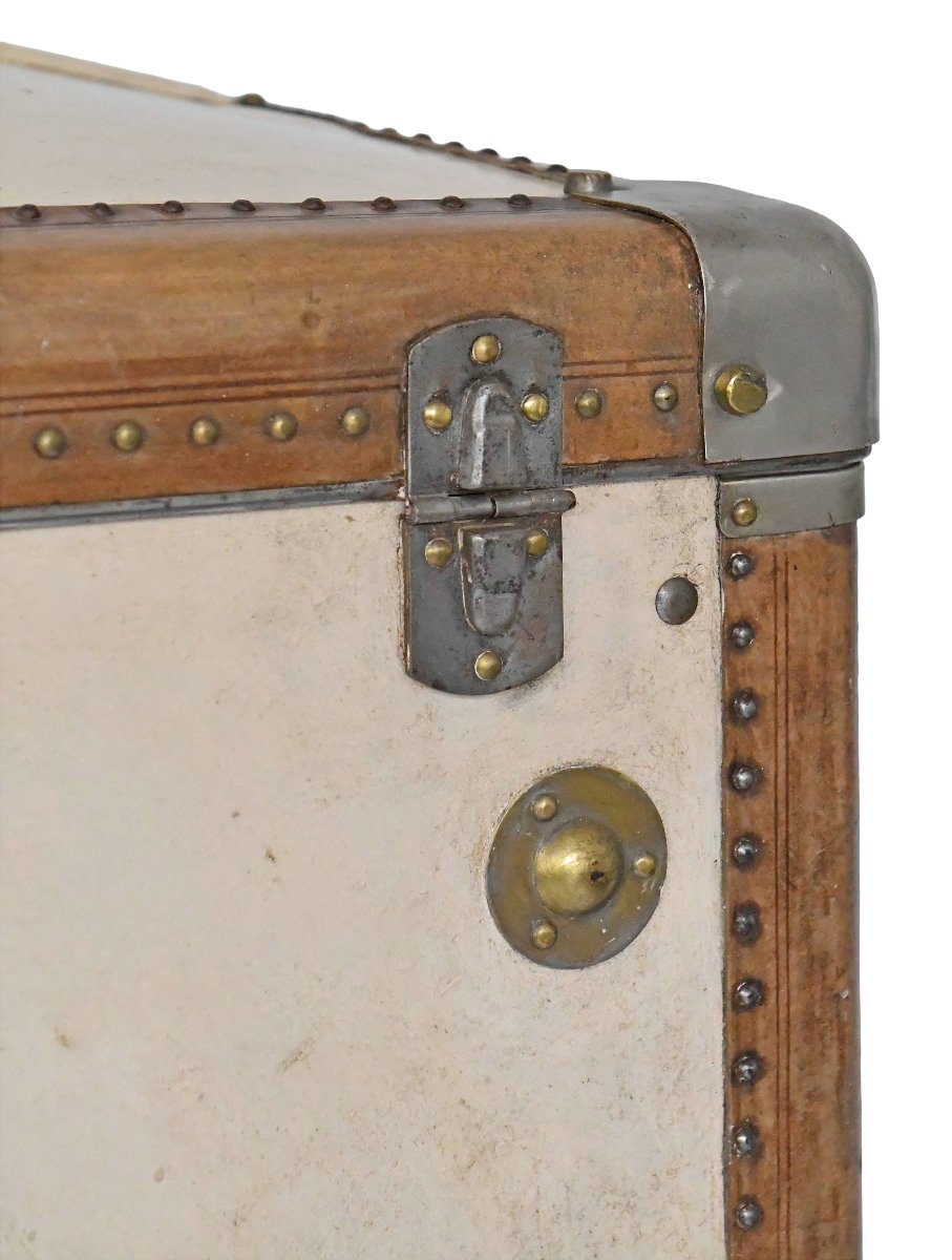Antique Travel Trunk From The 1930s -photo-3