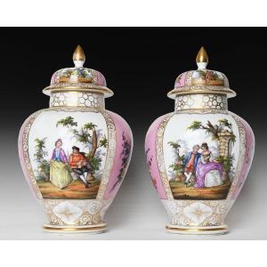 Paire de grands vases en porcelaine de Dresde l'atelier de Helena Wolfsohn 