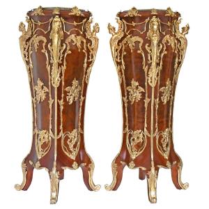 Paire d'importants piédestal de style Louis XV 