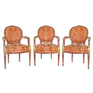 Suite de 3 fauteuils cabriolet de style Louis XVI 
