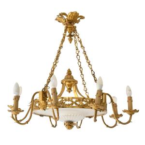 Lustre de style Louis XVI en bronze doré et verre à huit bras de lumières