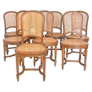 Suite de 8 chaises de style Louis XVI 