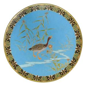 Plat japonais en émaux cloisonnés sur cuivre montrant un oiseau dans un paysage 