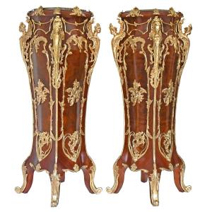 Paire d'importants piédestal de style Louis XV