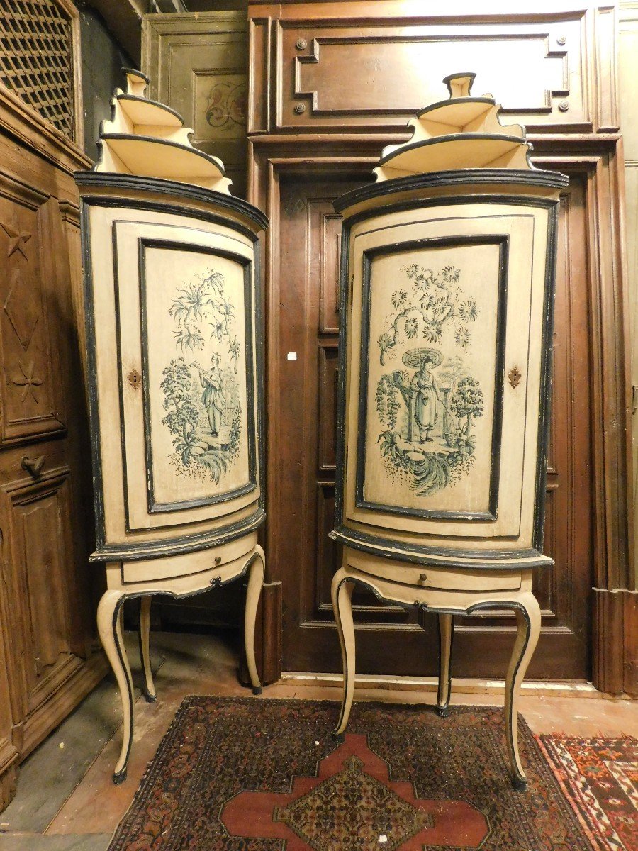 Antique Pair Of Corner Cabinets In Lacquered Wood With Chinoiserie, 18th Century-photo-2