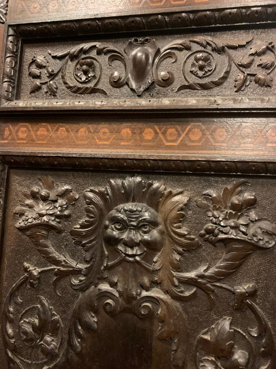 Porte en noyer, deux vantaux sculptés de masques et de motifs végétaux, XIXe siècle-photo-3