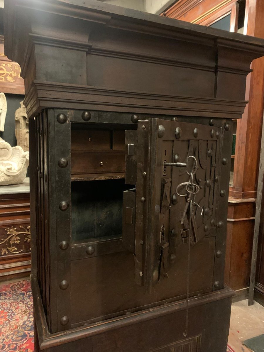 Antique Iron-clad Safe, 18th Century-photo-2