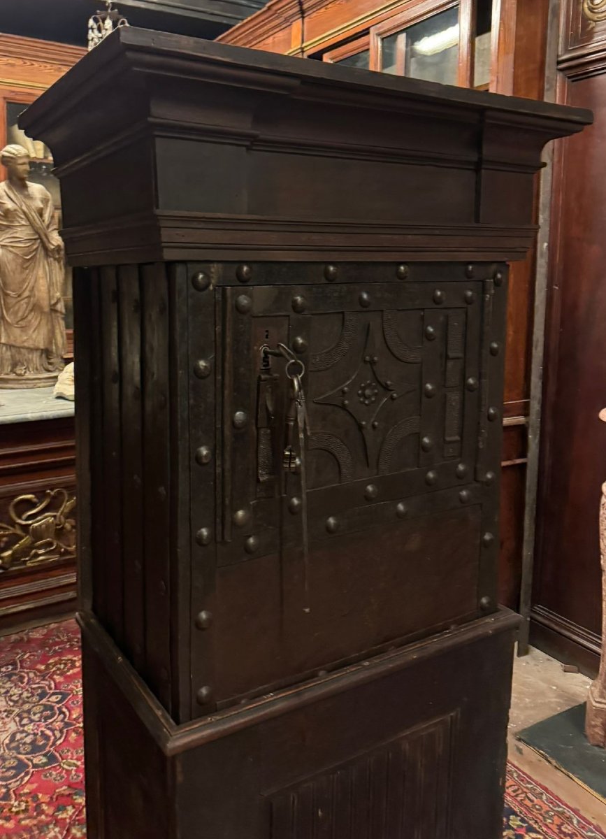 Antique Iron-clad Safe, 18th Century-photo-4