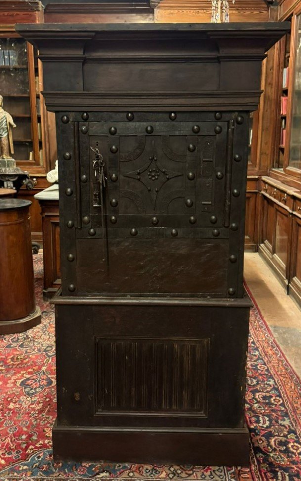 Antique Iron-clad Safe, 18th Century-photo-2