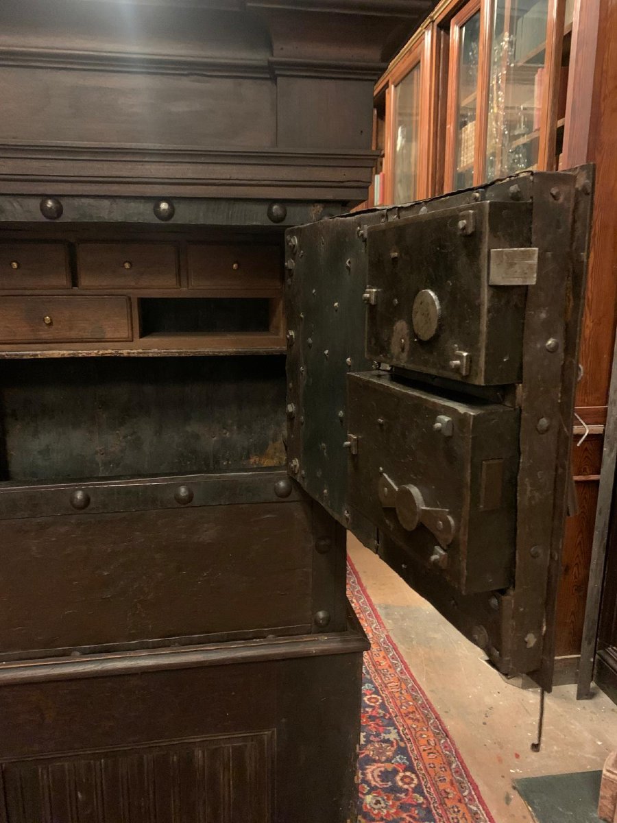 Antique Iron-clad Safe, 18th Century-photo-4