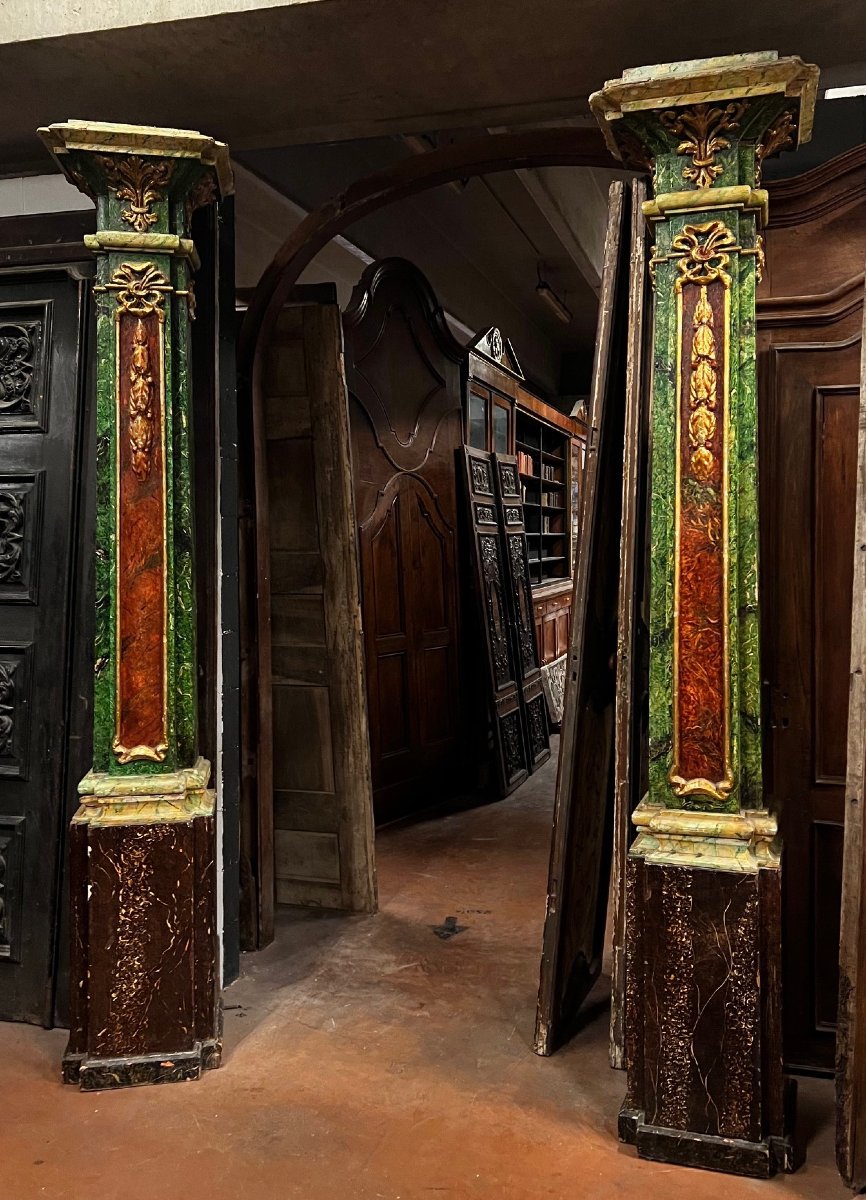 Paire de colonnes décoratives polychromes, XVIIIe siècle, originaires de Rome