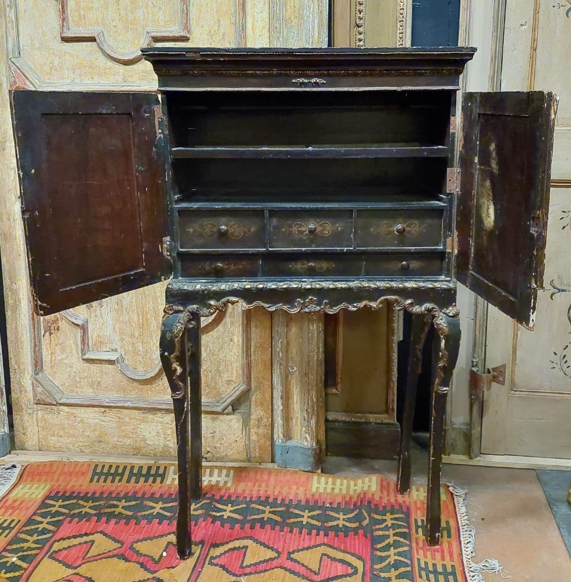 Commode laquée et décorée, XIXe siècle-photo-2