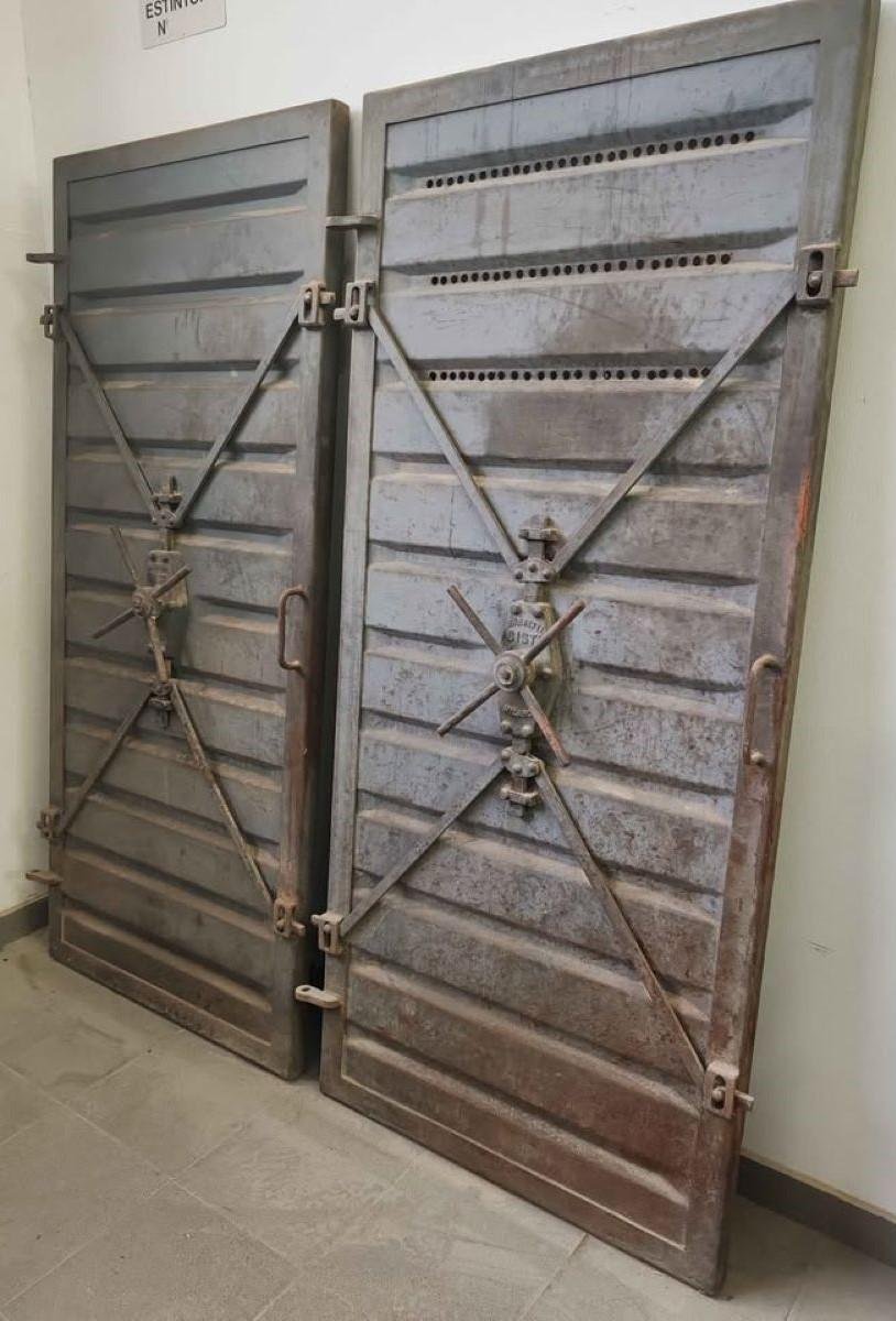 2 Security Doors Made Of Iron, Marked “brevetti S.i.s.t.i. – Milan,” Dating From The 20th Century-photo-5