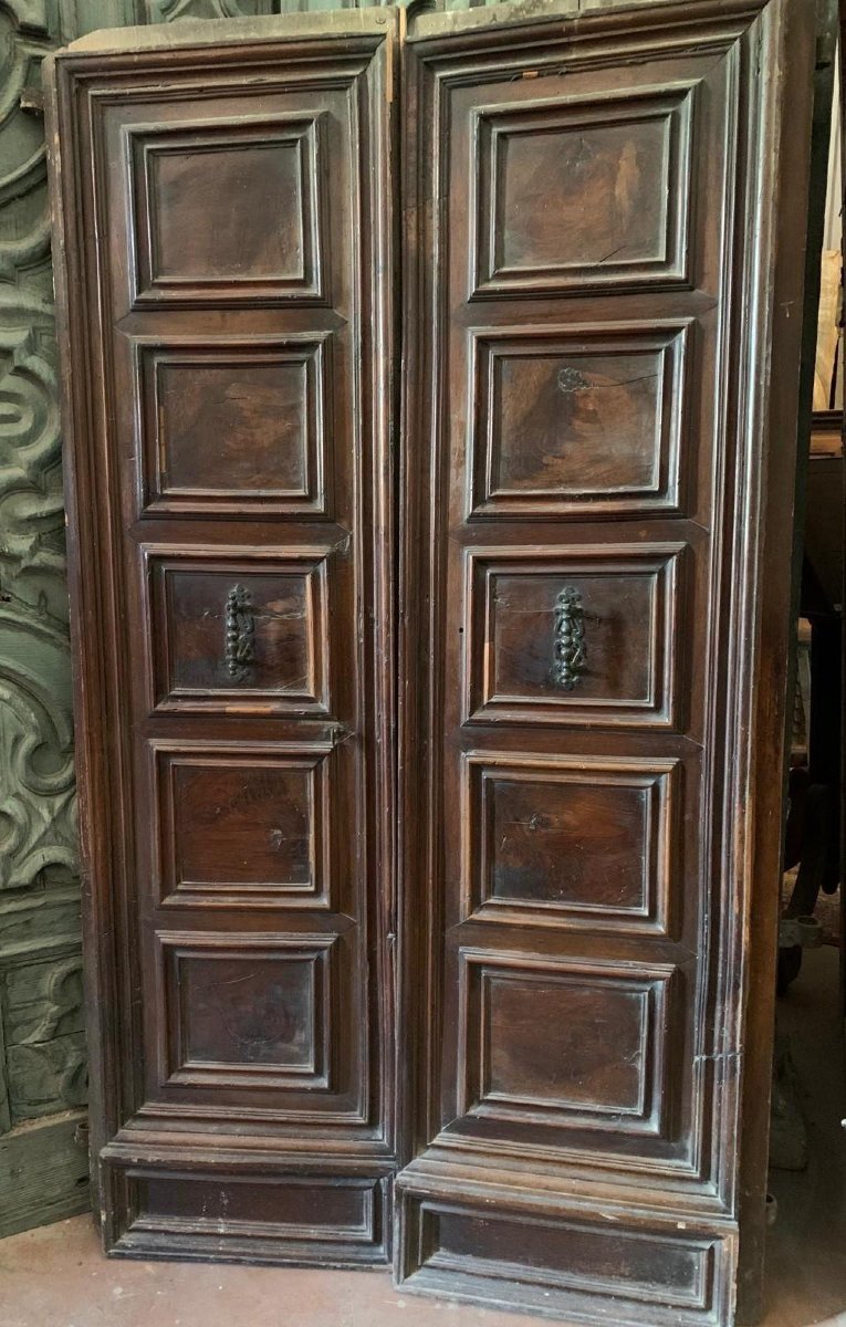 Porte d'entrée plaquée noyer, XVIIe siècle, origine toscane