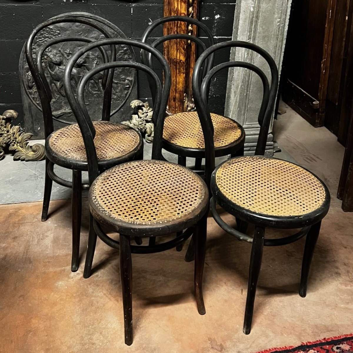 Quatre chaises Thonet originales à assise en cannage, XXe siècle-photo-2