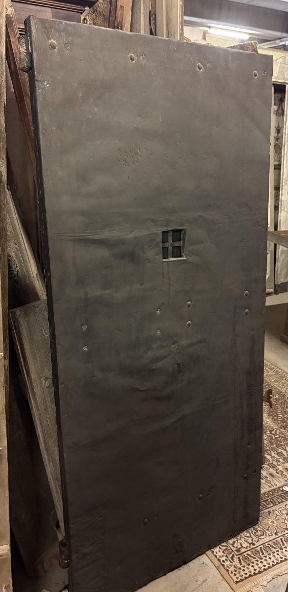 Porte de prison laquée noire du XIXe siècle avec trappe-photo-2