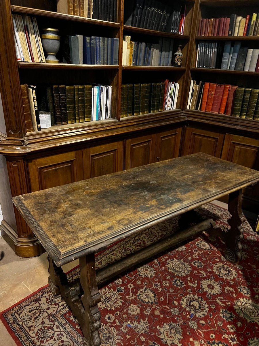 Table de réfectoire en noyer, XVIIIe siècle.-photo-2