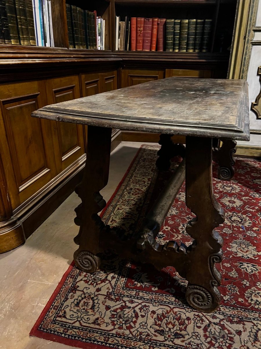 Table de réfectoire en noyer, XVIIIe siècle.-photo-3