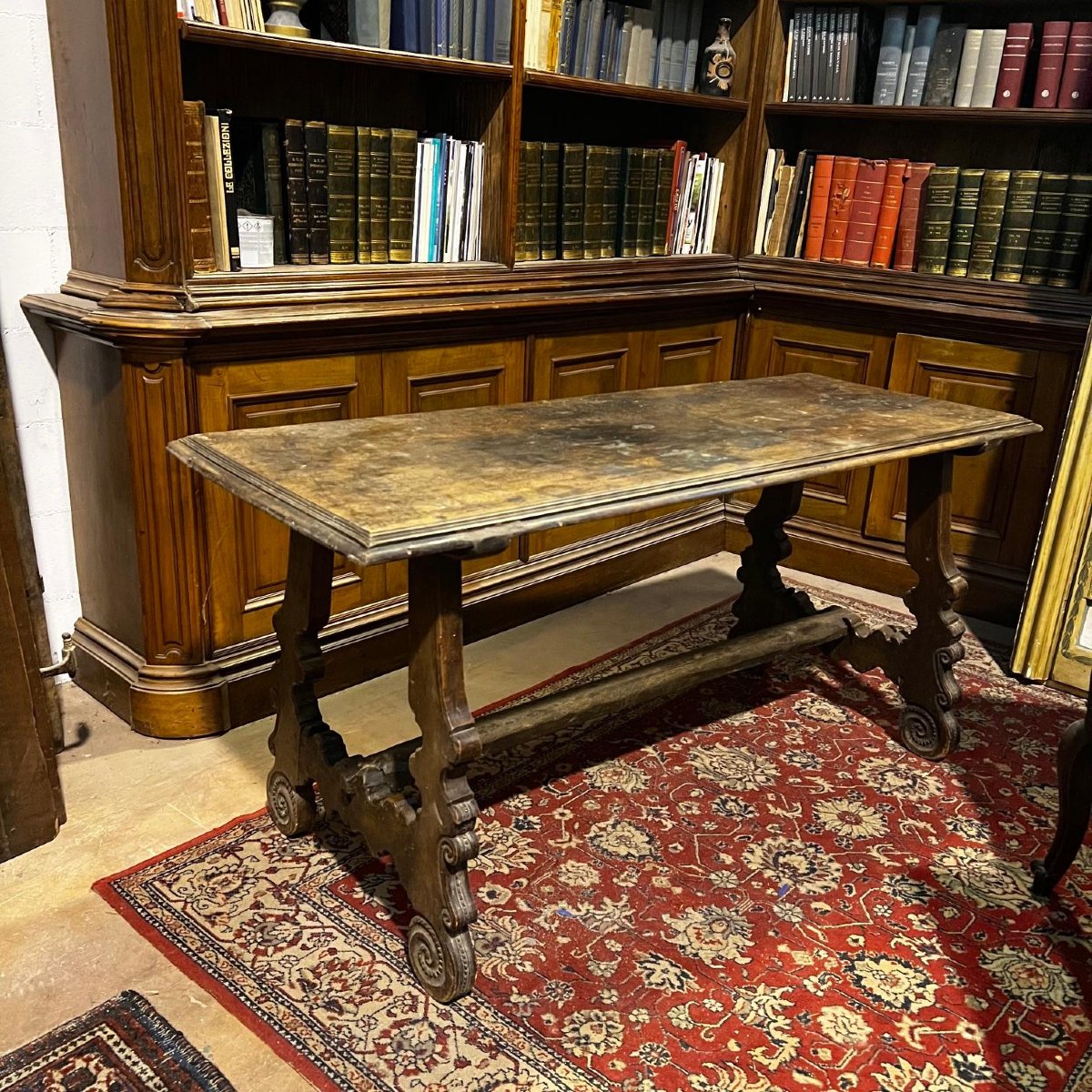 Table de réfectoire en noyer, XVIIIe siècle.-photo-4