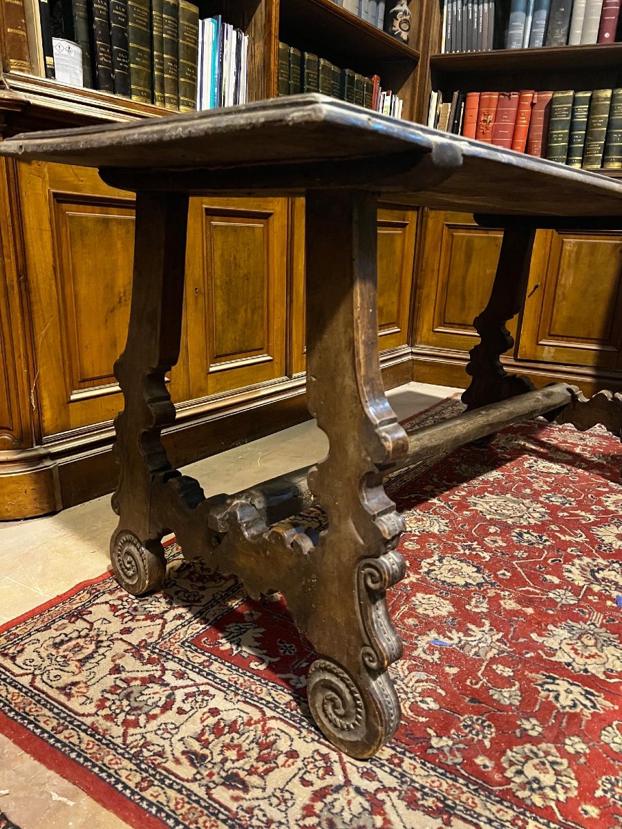 Table de réfectoire en noyer, XVIIIe siècle.-photo-1
