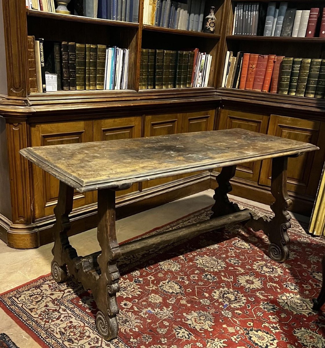 Table de réfectoire en noyer, XVIIIe siècle.