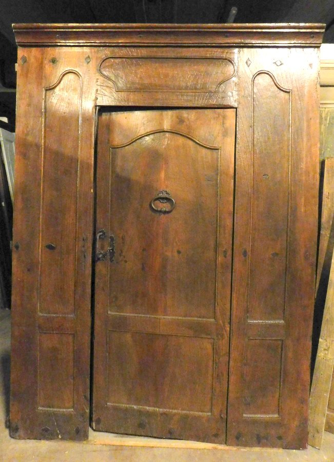 Porte intérieure à vantail central, noyer, XVIIe siècle