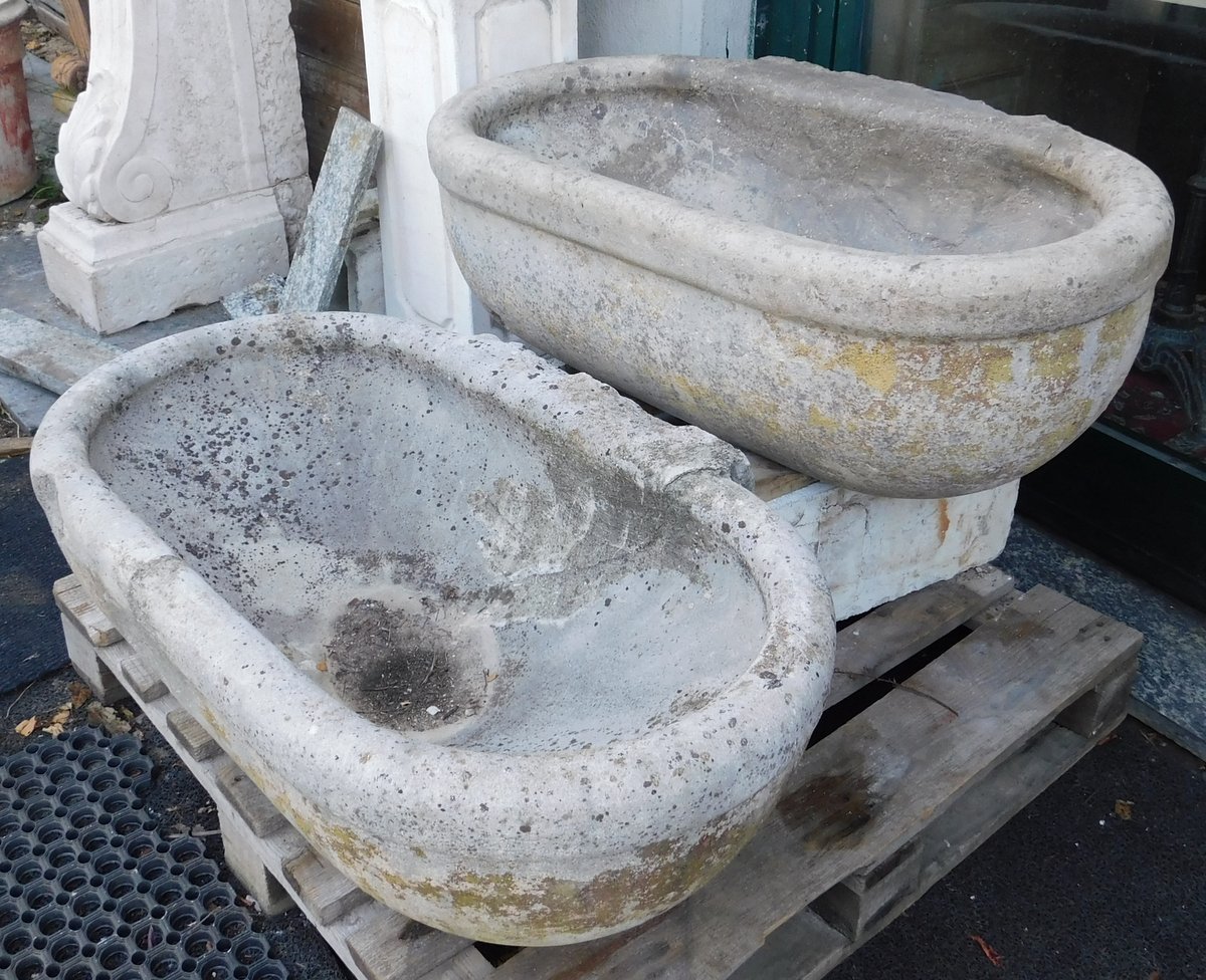 Paire de vasques en pierre, XIXe siècle