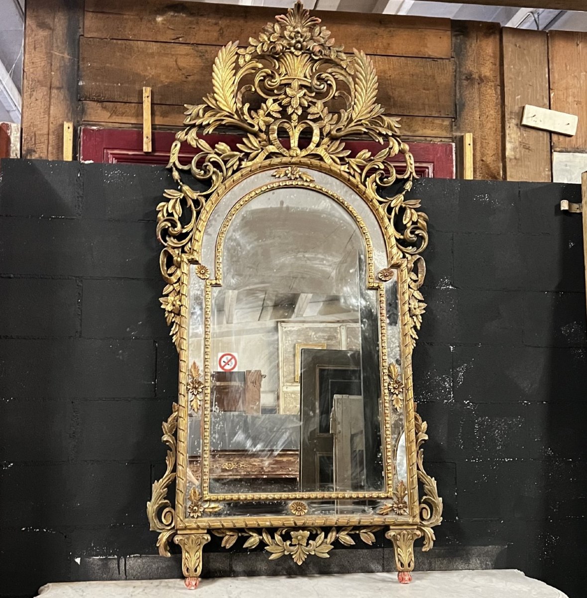 Grand miroir laqué et doré, XIXe siècle