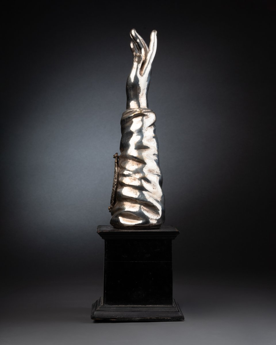 Rare bras-reliquaire, Métal argenté repoussé, France - XVIe ou début XVIIe siècle-photo-4