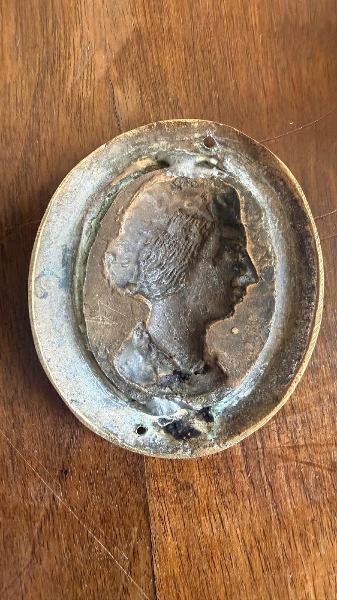 Antique-style Medal Featuring The Profile Of A Roman Empress, Bronze, Italy  - 18th Century -photo-1