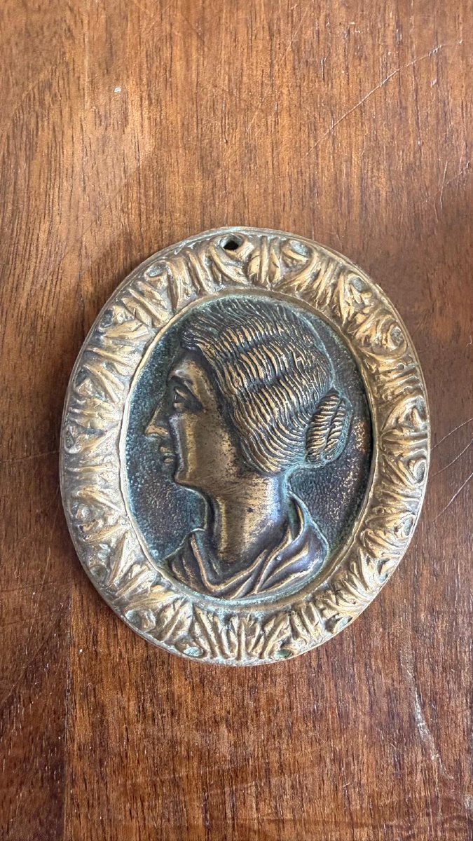 Antique-style Medal Featuring The Profile Of A Roman Empress, Bronze, Italy  - 18th Century 