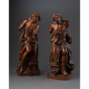 Paire d’anges agenouillés, noyer sculpté, Flandres - Seconde moitié du XVIIe ou déb.  XVIe s